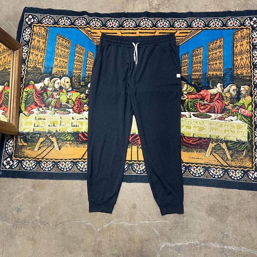 Women’s Vuori Heather Grey performance joggers Dreamknit Size large VW303 modern
